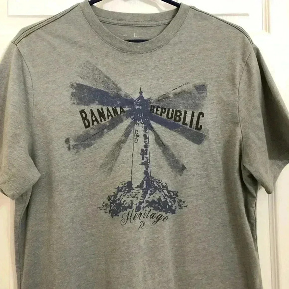 Banana Republic Grey Graphic Tee NWOT Size Medium - Picture 4 of 16
